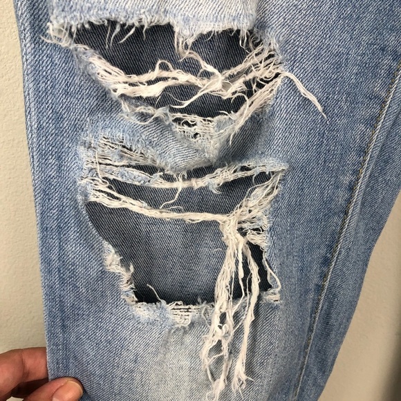Guess- Tomboy Distressed style Jeans size: 26 - Picture 5 of 13